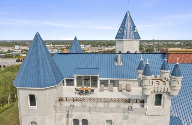 The Grand Castle Apartments