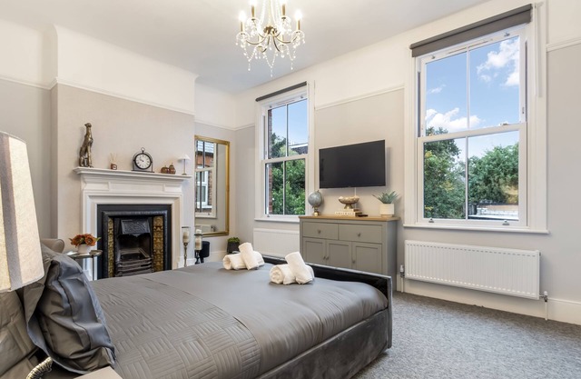 The Grand Edwardian 3 Bedroom Apartment