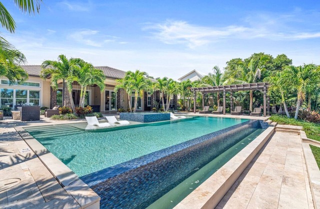 The Grand Mariner Estate! A Waterfront Retreat!