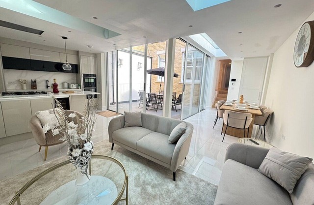 The Grand Royal Kilburn House - 4BR/3BR w Parking