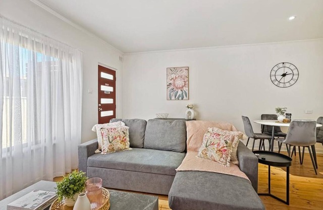 'The Grange' Coastal Charm near Henley Beach