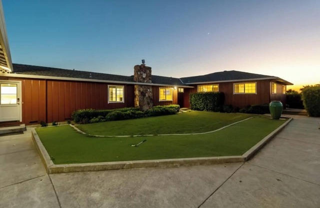 The Great Escape 5 Bedrooms -Pool, Sauna, Private Acreage .