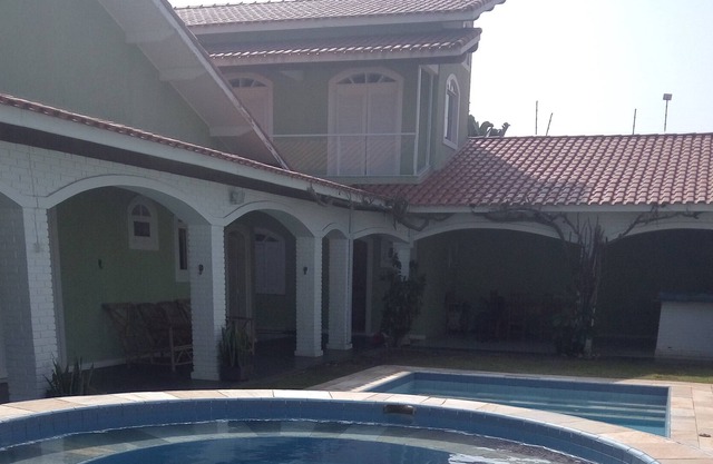 The Green House. 6 bed house with swimming pool, jacuzzi and BBQ. Close to beach