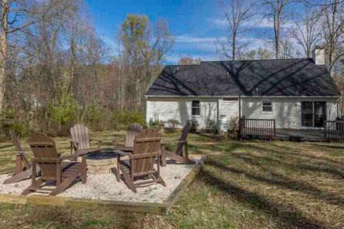 The Greensboro Getaway, Hot Tub and Solitude
