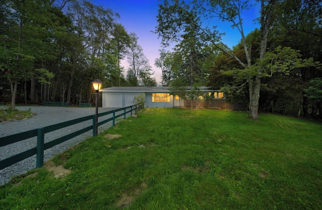 The Grove House - NEW! Luxury Home- Lake Access!