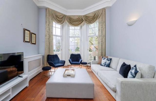 The Harrods 2 bedrooms 2 bathrooms with balcony