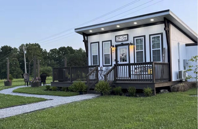 The Hart of Hocking Hills (The Coop)