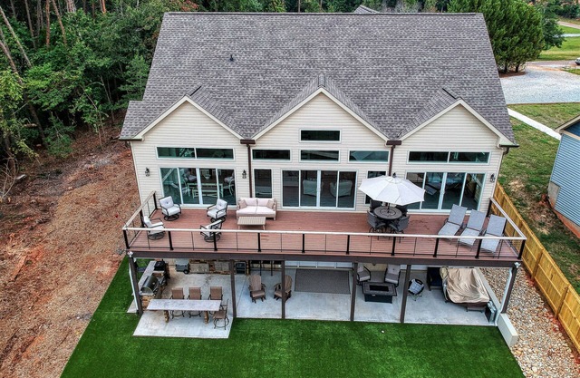 The Hartwell Landing -Lake Hartwell, SC Waterfront Luxury Home Sleeps up to 29