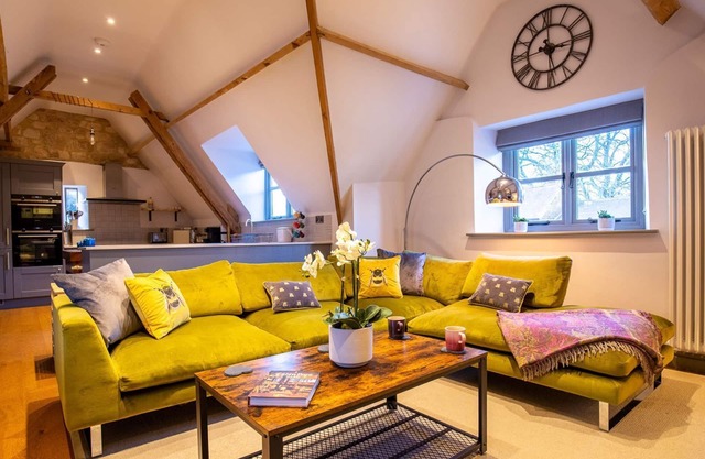 The Hayloft - sleeps 6 guests in 3 bedrooms