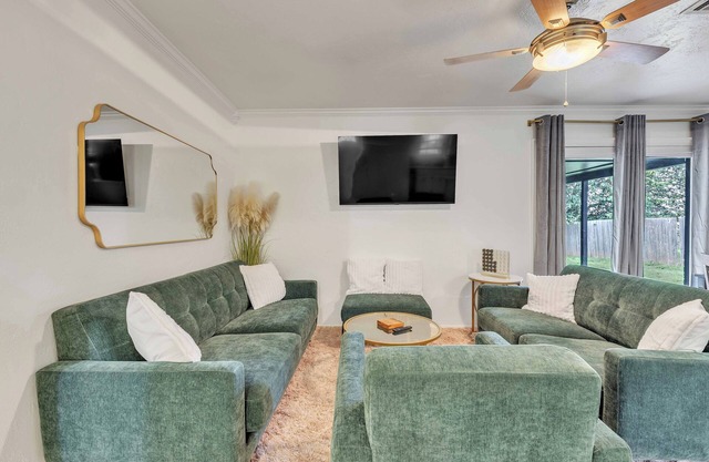 The Heisman House - game room - Sleeps 17