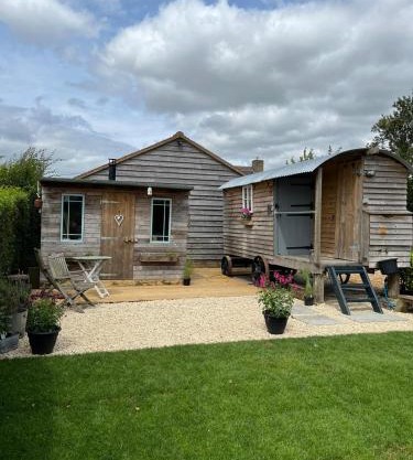 The Hen House Shepherds hut with hot tub