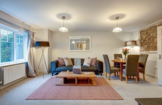 The Hensington Suite Vanbrugh 1 | Oxford Holiday Lets | 2 Beds & Sleeps 4
