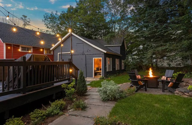 The Hensonville Honeypot - Hottub, Movie Theatre & Mountain Bikes!