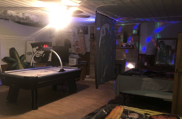 The Hidden Stash is a 420 friendly private home with mini golf and much more.