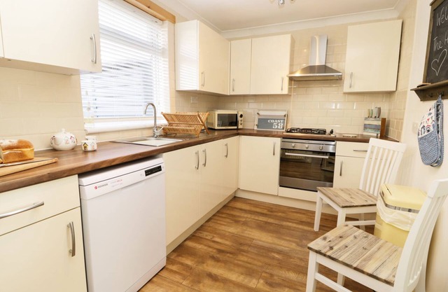 THE HIDE AWAY, pet friendly, with a garden in Marske-By-The-Sea