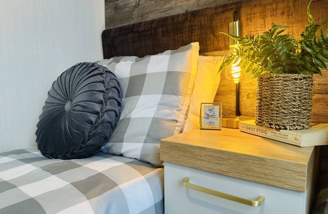 The Hideaway, Cayton Bay