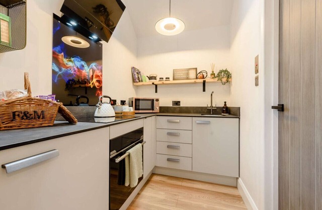 The Hideaway - One Bedroom House, Sleeps 2