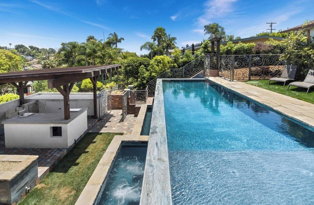 The Highland House, a Carlsbad Coastal Villa - 2200 sq ft - 1 mile to the Ocean