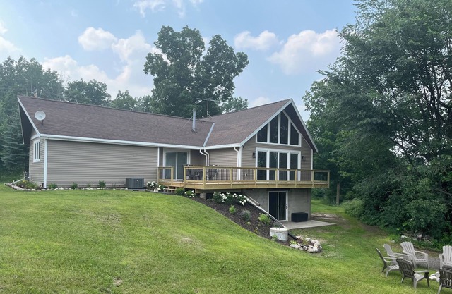 The Hillside Cottage-Walk to Road America!