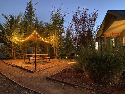 The Hilltop Cabin Retreat in Bass Lake Heights