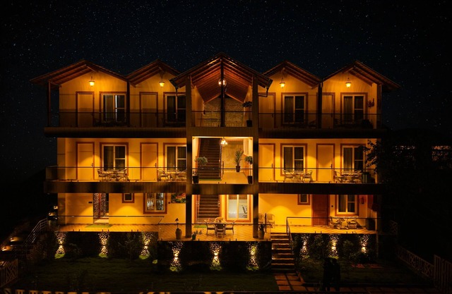 The Hoften Snowia Luxury Stay Near Bhalugarh Waterfall
