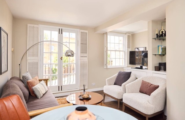 The Holland Park Crib - Classy 2bdr House