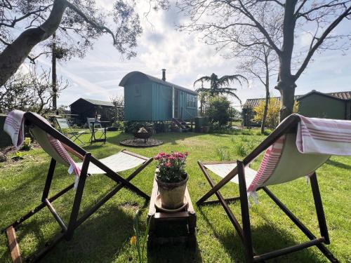 The Hollies Shepherds Hut by The Suffolk Cottage Collection