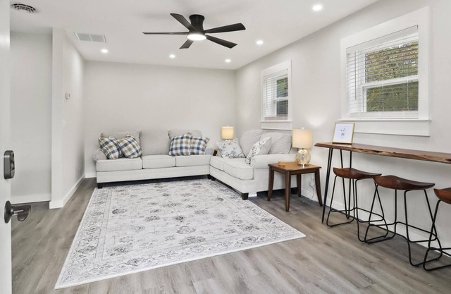 The Holton #2 Brand New apartment near Lonesome Pine Hospitaln