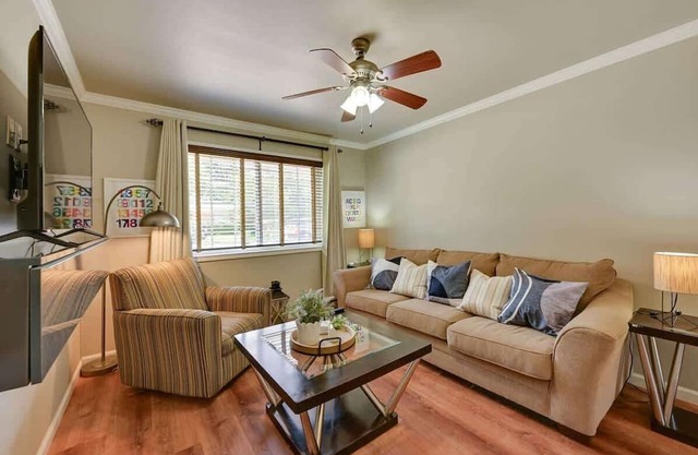 The Homestead | Luxury-Cozy 2BR Apartments Near SFA & Historic Downtown Nacogdoc