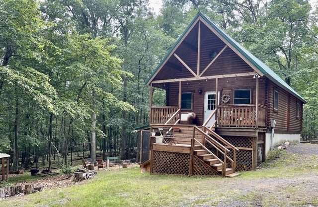The Honey Pot! Cozy cabin with beautiful Cacapon River access