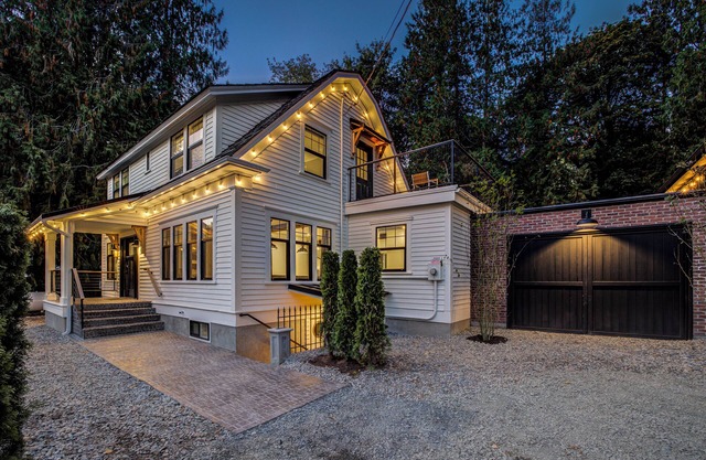 The House at Richardson Creek- 20 bed Amenity Rich Dutch Colonial Farmhouse