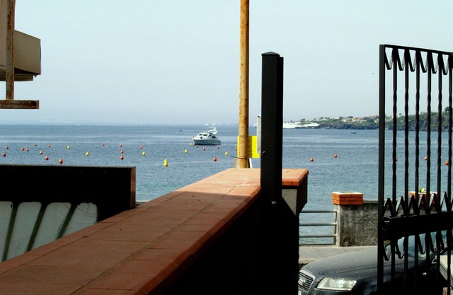 The House of Adriana in Acitrezza, 4 beds 30 meters from the sea of ​G. Rod