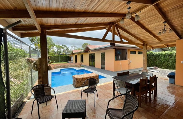 The House With a Lake! (Pool and nature river :) La Fortuna