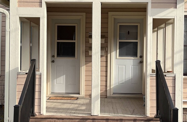 The Hudson Carriage Townhouse