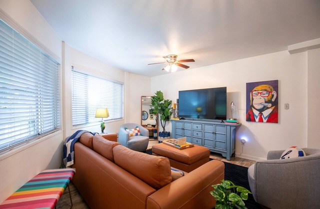 The Hutt, Discounted rate for LSU game day!