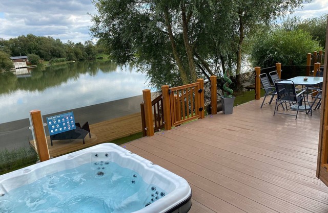 The Indulgence Lakeside Lodge is prime location with private fishing peg, sunken hot tub on Osprey