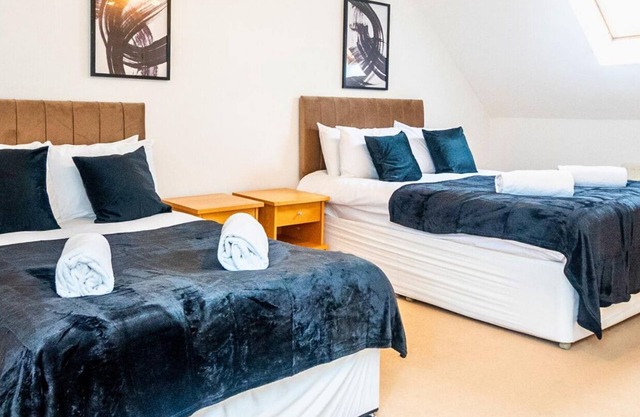 The Ipswich Group Retreat: 4BR 3BATH Ample Parking