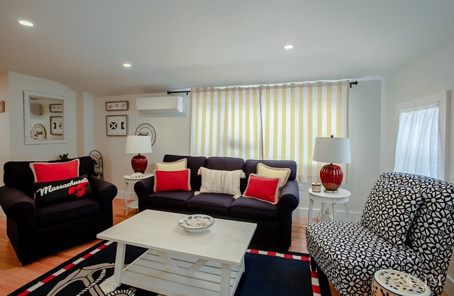 The Island Collection MV: Charming Cottage Located In Heart Of Oak Bluffs