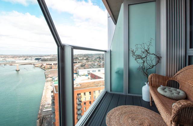 The Itchen River Apartment - River View