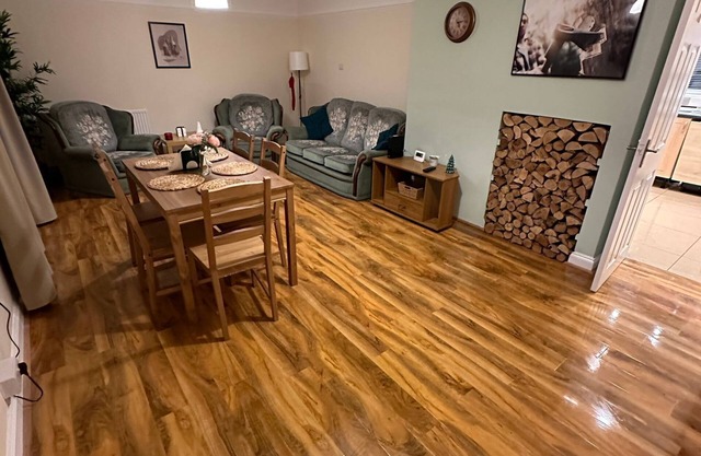 The Kilnwood House - cosy 3-bedroom house close to Gatwick & Crawley Town Centre