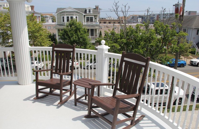 The King of Wesley ~ 8 beds 6.5 baths ~ Private Elevator