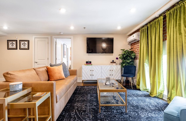 The Lafitte - Historic FQ Apt. 1B/1B - 60 Day Min. Rental