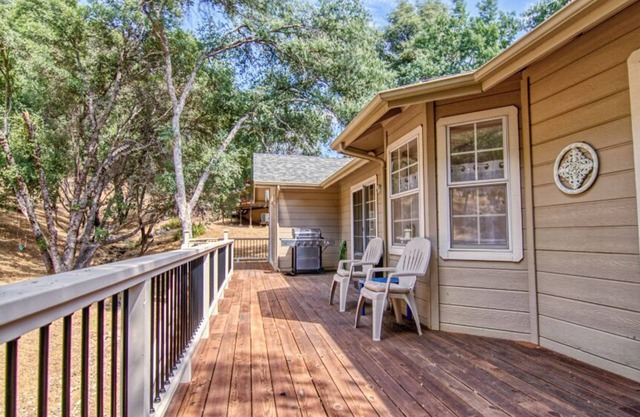 The Lake House at Pine Mountain Lake
