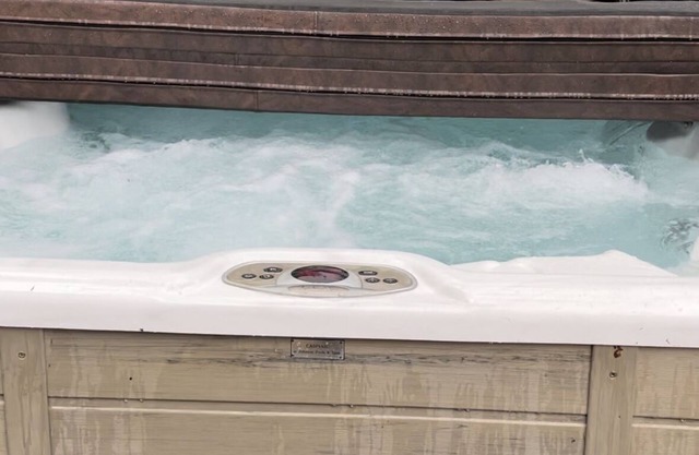 The Lake Life Retreat with Hot Tub