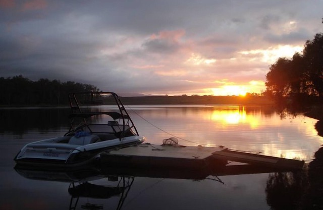 The Lakehouse - Lake Tinaroo waterfront getaway