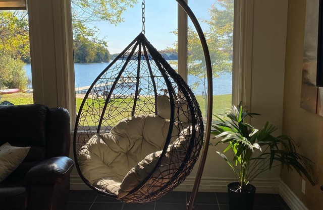 The Lakeshore Oasis - Beautiful All Season Muskoka Cottage with Sunset View