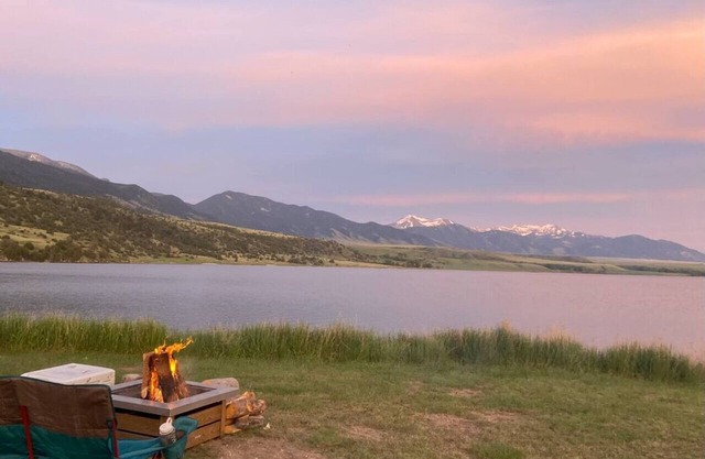 The Lakeview Cottage