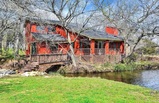 The Land Fall Lodge S