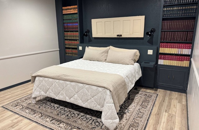 The Lawft, Suite 2, 2 King beds each with own bathroom, No Clean fees or stairs!