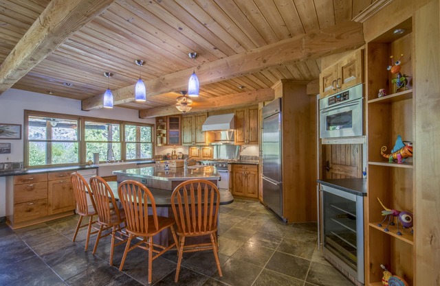 The Lazy Crane; A Luxury Cabin on the Kern River